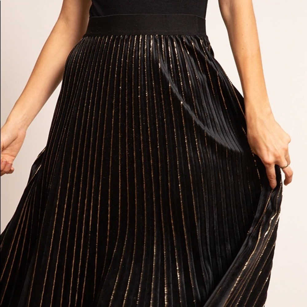 Lucy Paris Pleated Velvet Skirt Glitz & Glam Black/Gold Size XLARGE B10